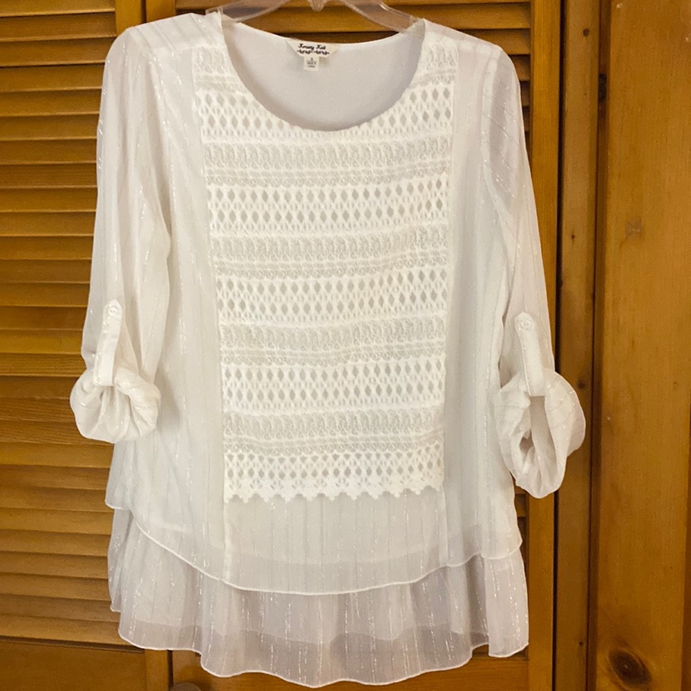 Nice blouse with long sleeves round neck